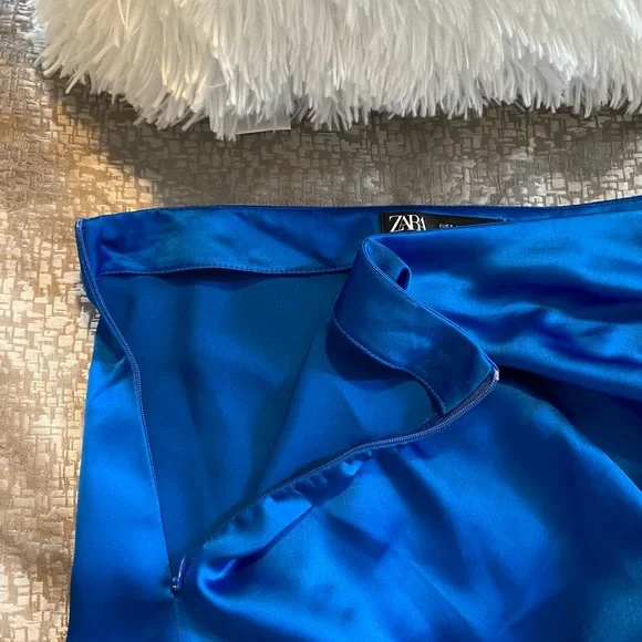 ⭕️ SOLD ⭕️ NEW Zara Electric Blue High Side Slit Satin Skirt - Picture 9 of 10